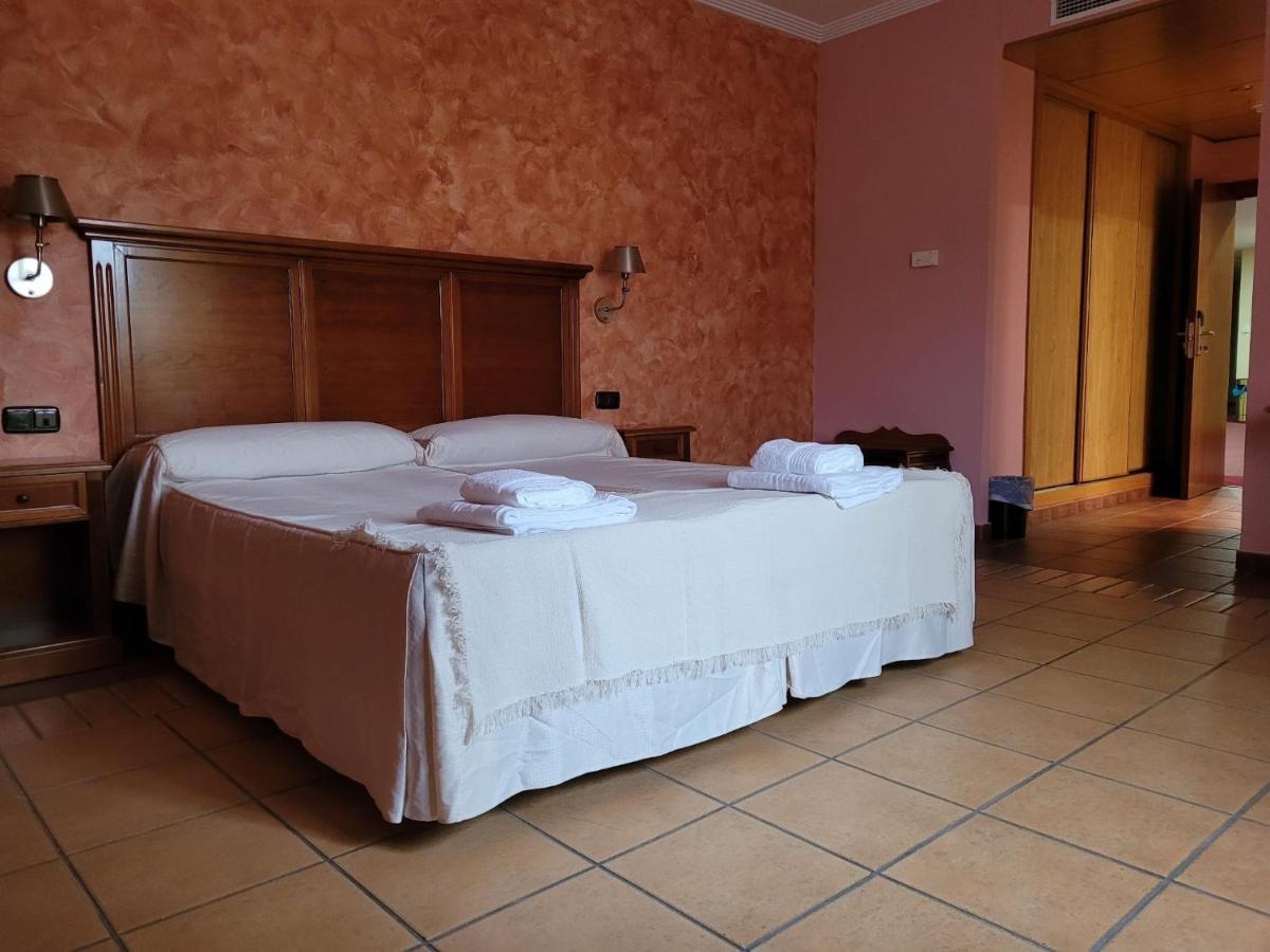 Hospedium Hotel Dona Mafalda De Castilla Plasencia Luaran gambar
