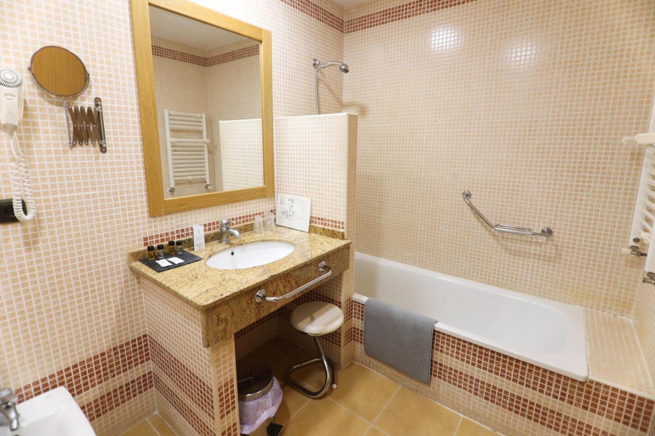 Hospedium Hotel Dona Mafalda De Castilla Plasencia Luaran gambar