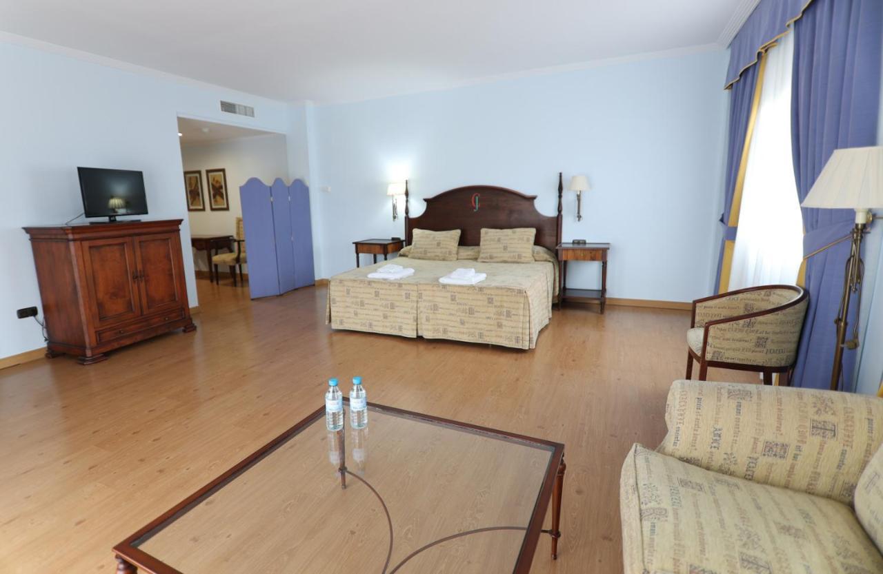 Hospedium Hotel Dona Mafalda De Castilla Plasencia Luaran gambar
