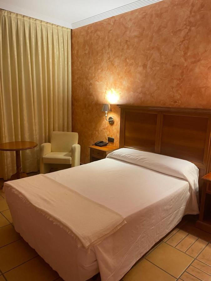 Hospedium Hotel Dona Mafalda De Castilla Plasencia Luaran gambar