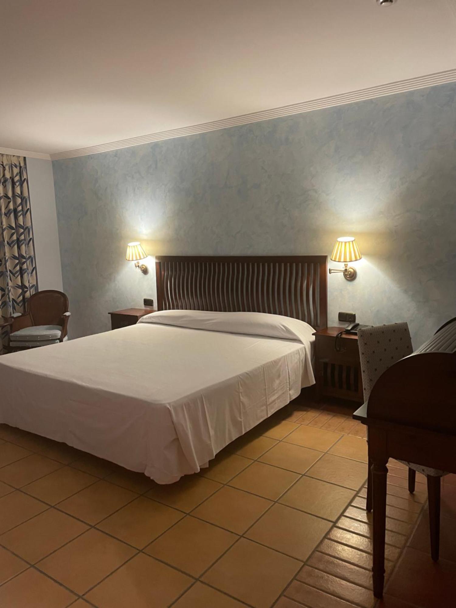 Hospedium Hotel Dona Mafalda De Castilla Plasencia Luaran gambar
